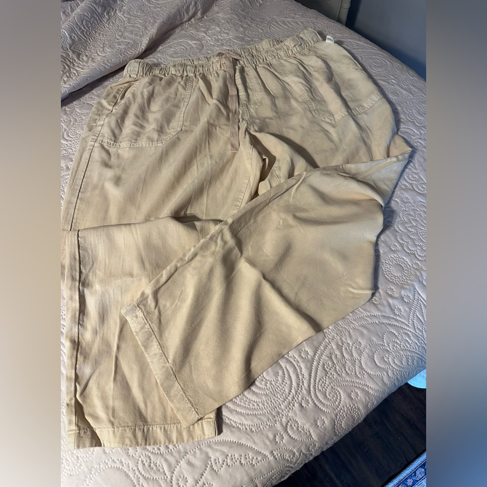 Magellan Outdoors Beige Drawstring Track Pants